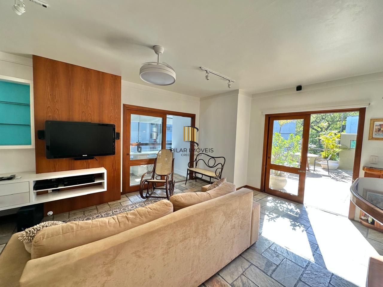 Excelente cobertura a venda semi mobiliada no bairro Higienópolis.