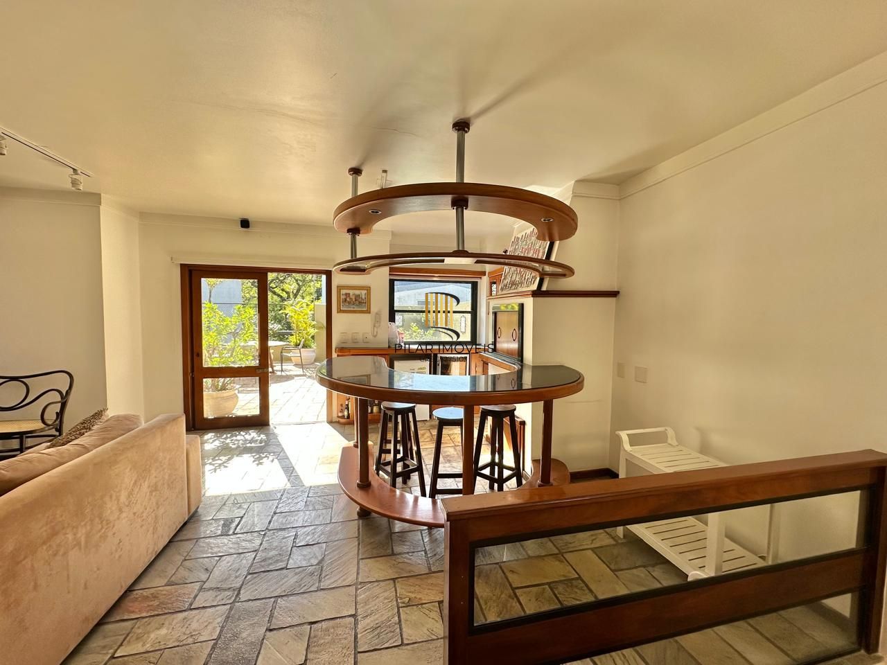 Excelente cobertura a venda semi mobiliada no bairro Higienópolis.