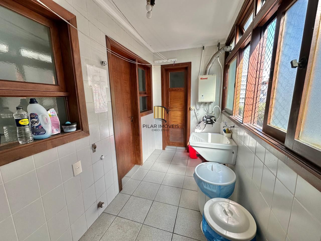 Excelente cobertura a venda semi mobiliada no bairro Higienópolis.