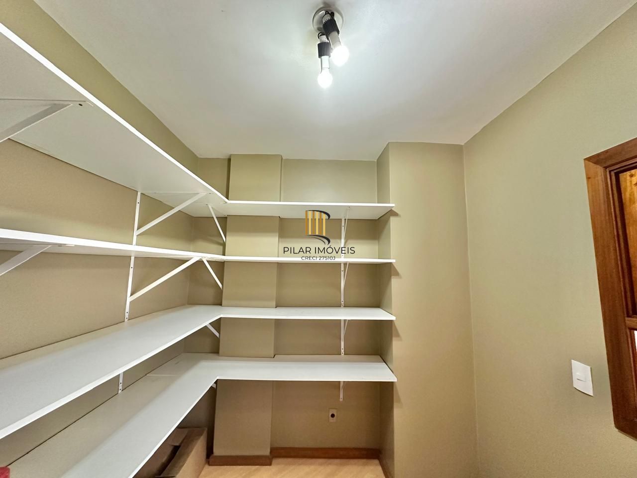 Excelente cobertura a venda semi mobiliada no bairro Higienópolis.