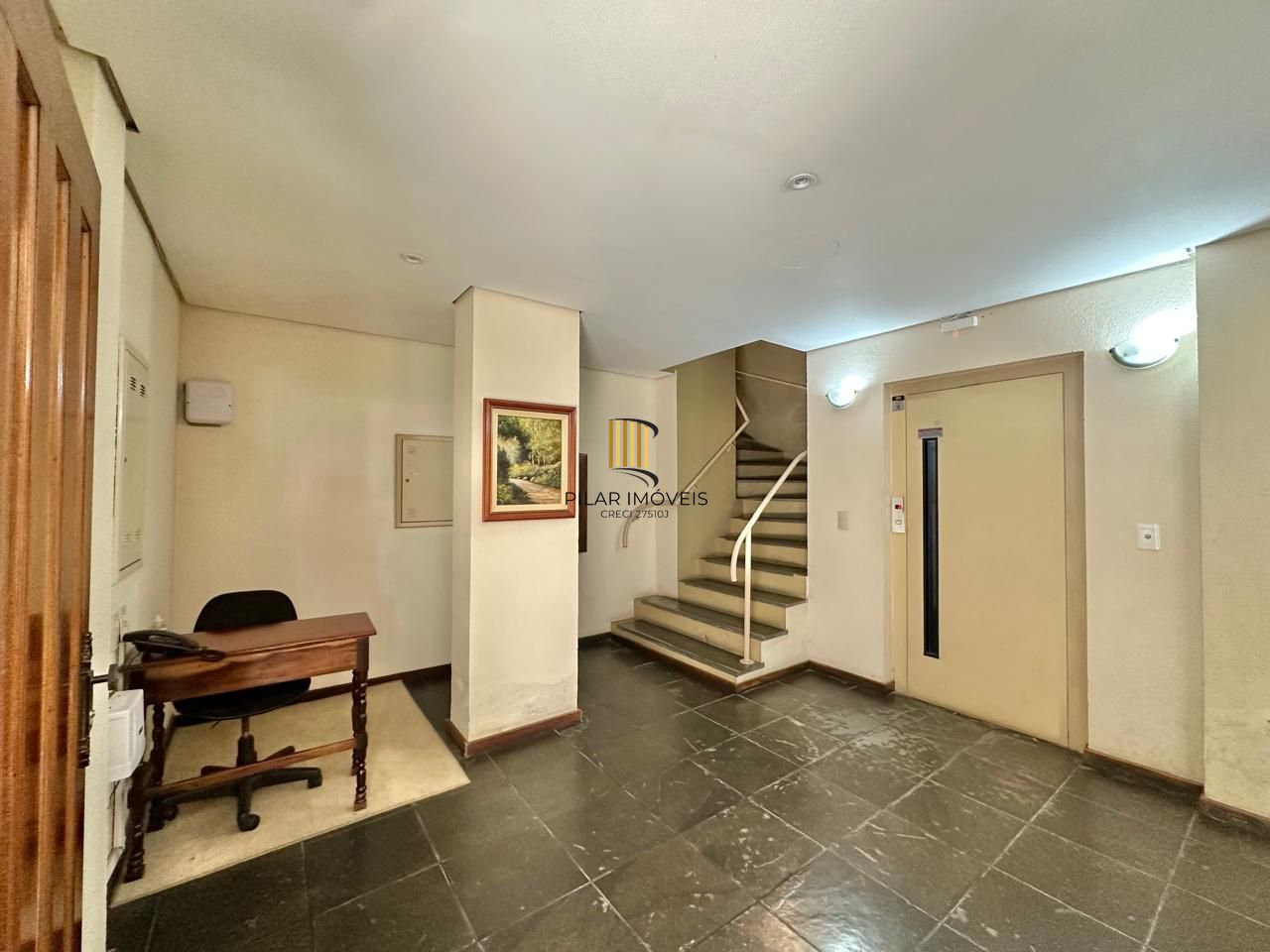 Excelente cobertura a venda semi mobiliada no bairro Higienópolis.