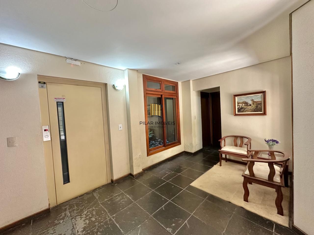 Excelente cobertura a venda semi mobiliada no bairro Higienópolis.