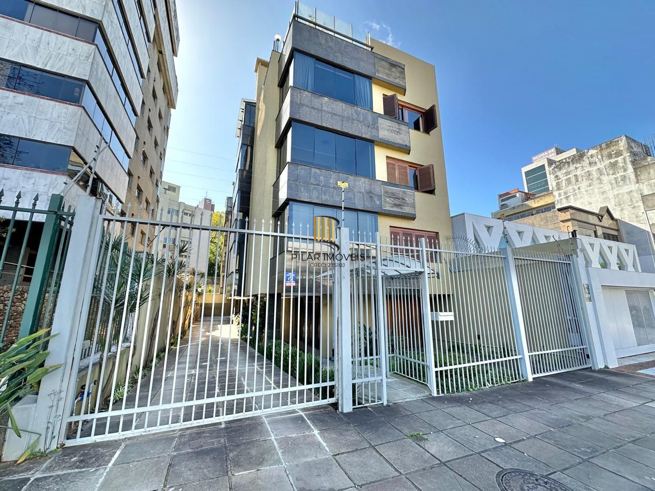 Excelente cobertura a venda semi mobiliada no bairro Higienópolis.