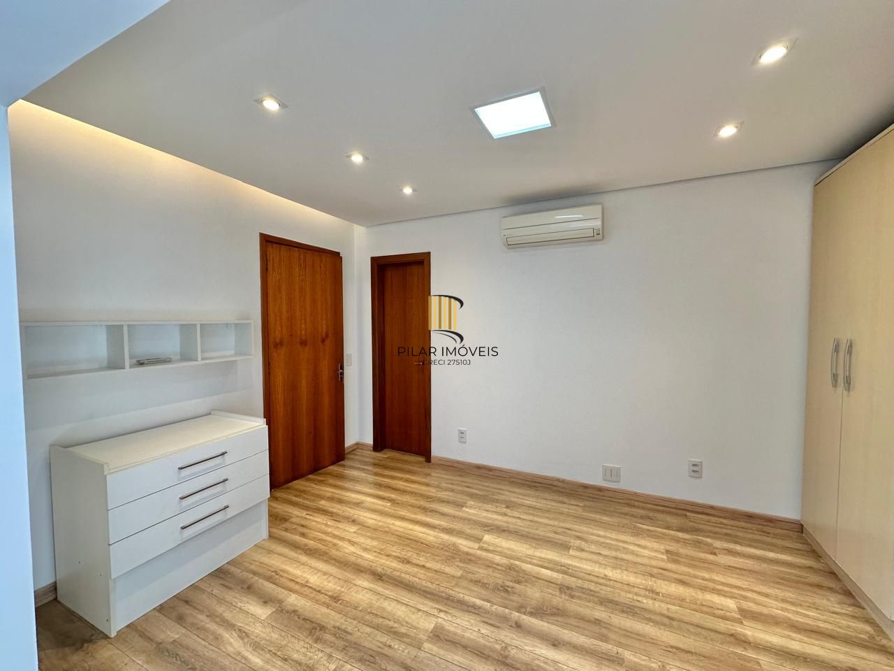 Excelente cobertura a venda semi mobiliada no bairro Higienópolis.