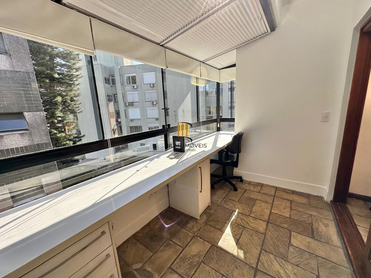 Excelente cobertura a venda semi mobiliada no bairro Higienópolis.