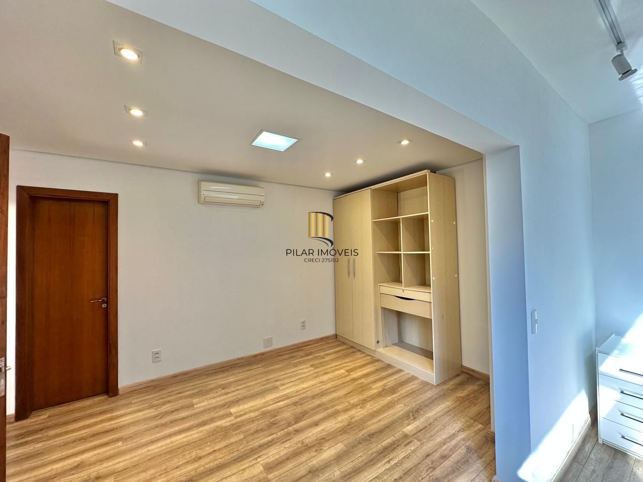 Excelente cobertura a venda semi mobiliada no bairro Higienópolis.