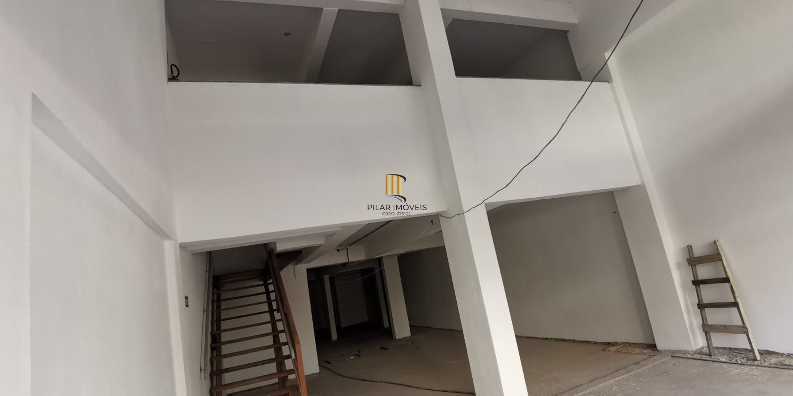 Vende loja ,com mezanino 180m², 2 banheiros