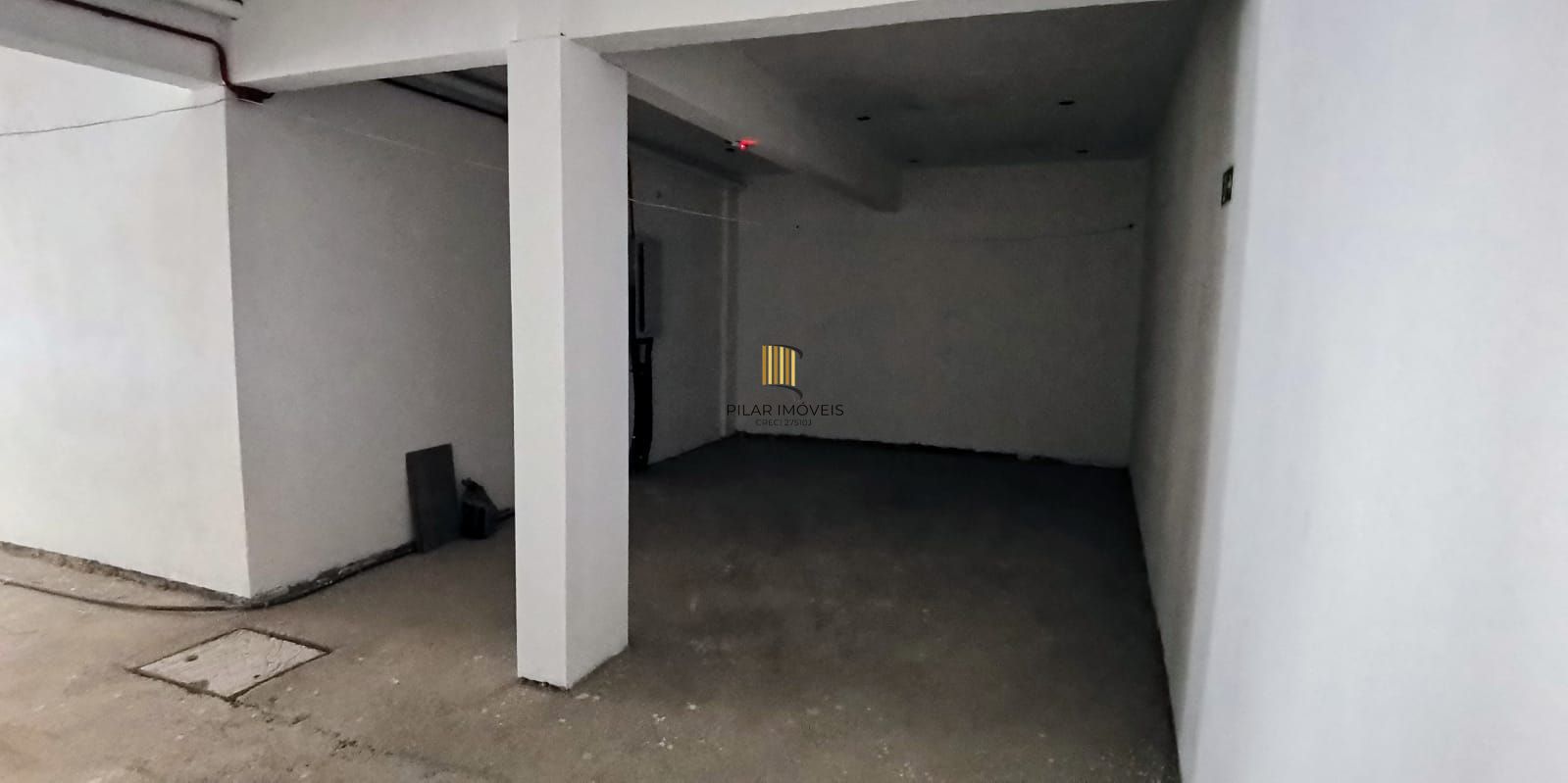 Vende loja ,com mezanino 180m², 2 banheiros