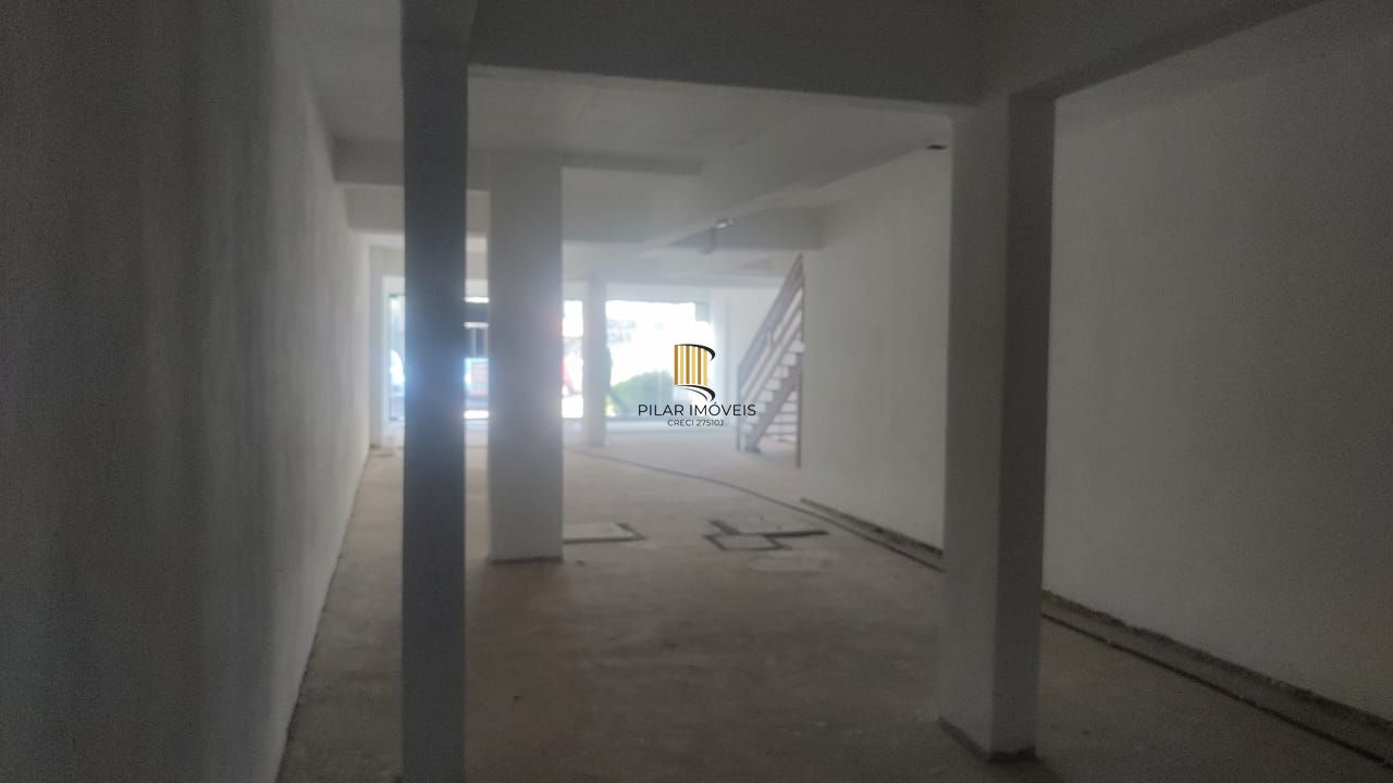 Vende loja ,com mezanino 180m², 2 banheiros