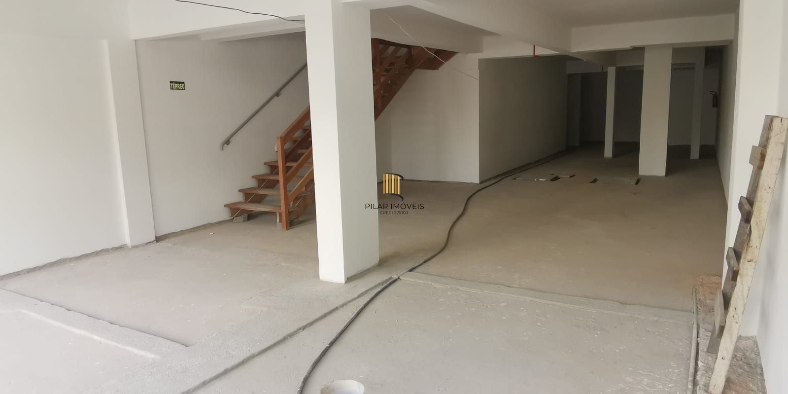 Vende loja ,com mezanino 180m², 2 banheiros