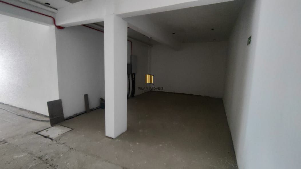 Vende loja ,com mezanino 180m², 2 banheiros