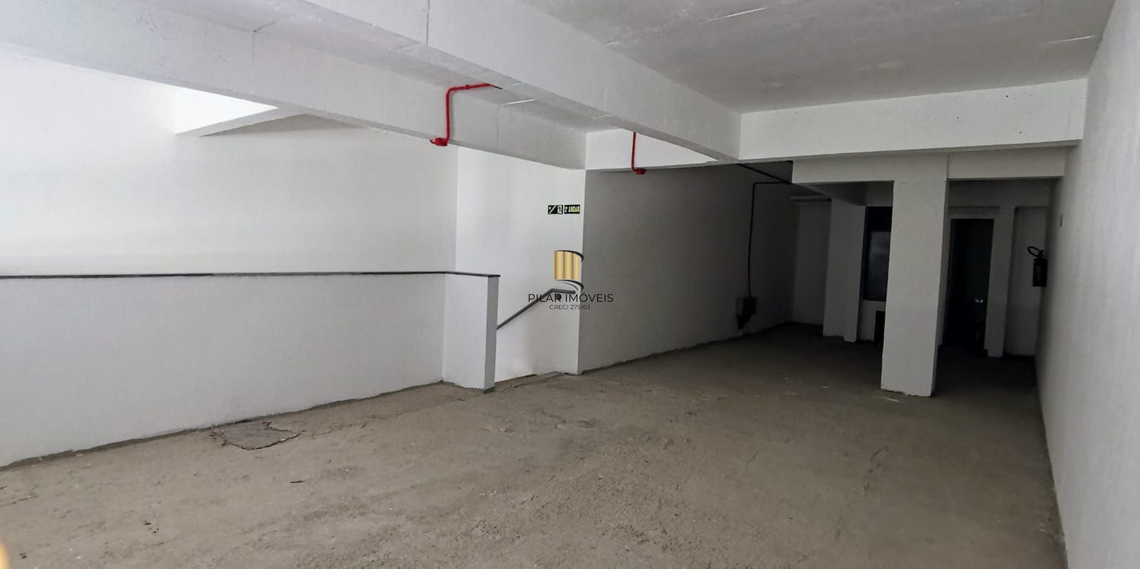 Vende loja ,com mezanino 180m², 2 banheiros