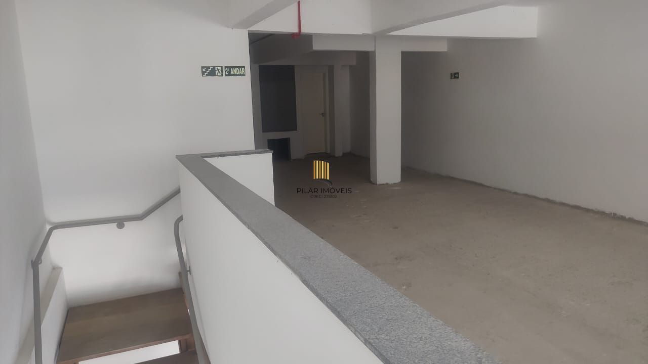 Vende loja ,com mezanino 180m², 2 banheiros