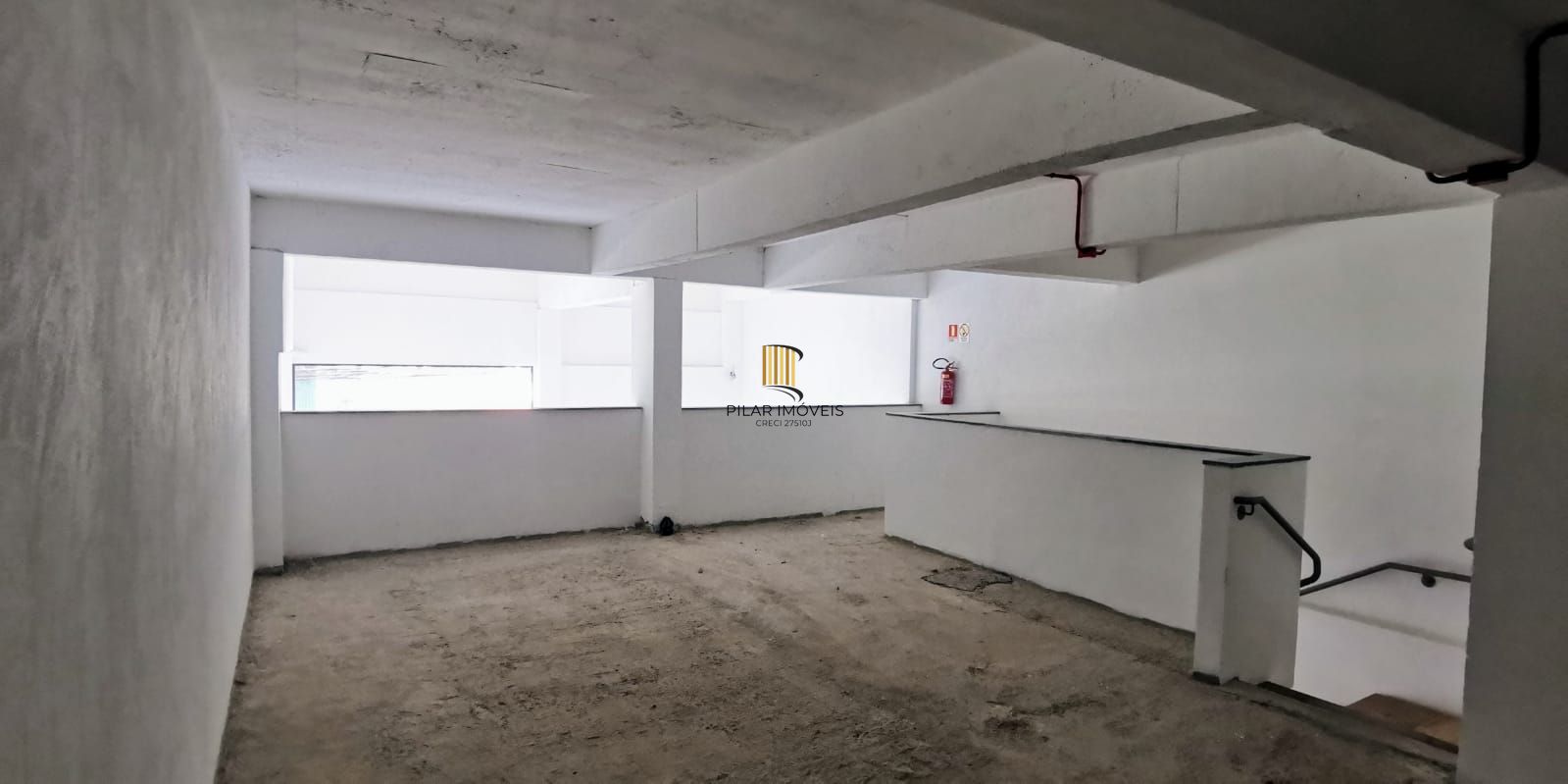 Vende loja ,com mezanino 180m², 2 banheiros