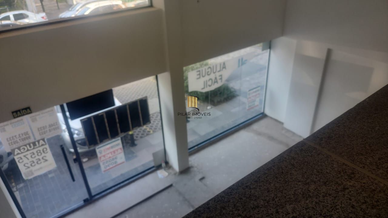 Vende loja ,com mezanino 180m², 2 banheiros