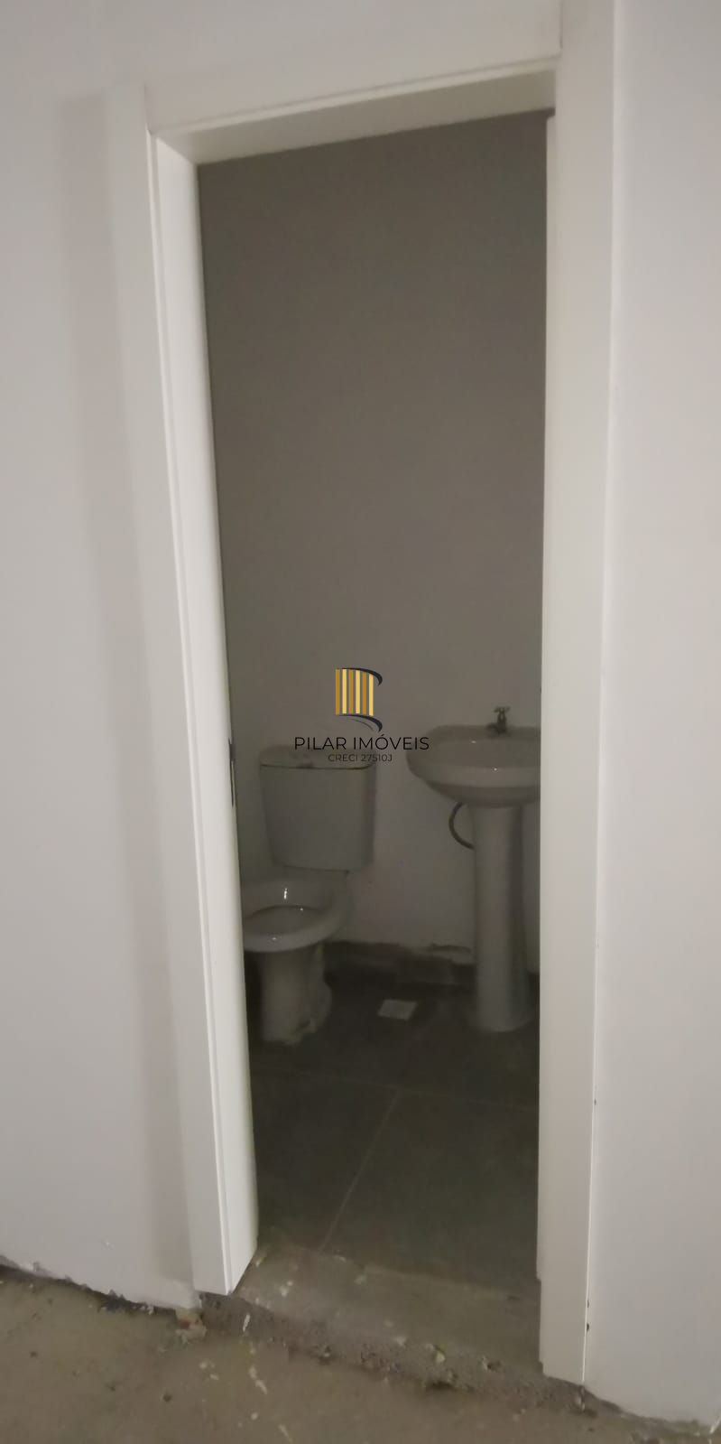 Vende loja ,com mezanino 180m², 2 banheiros