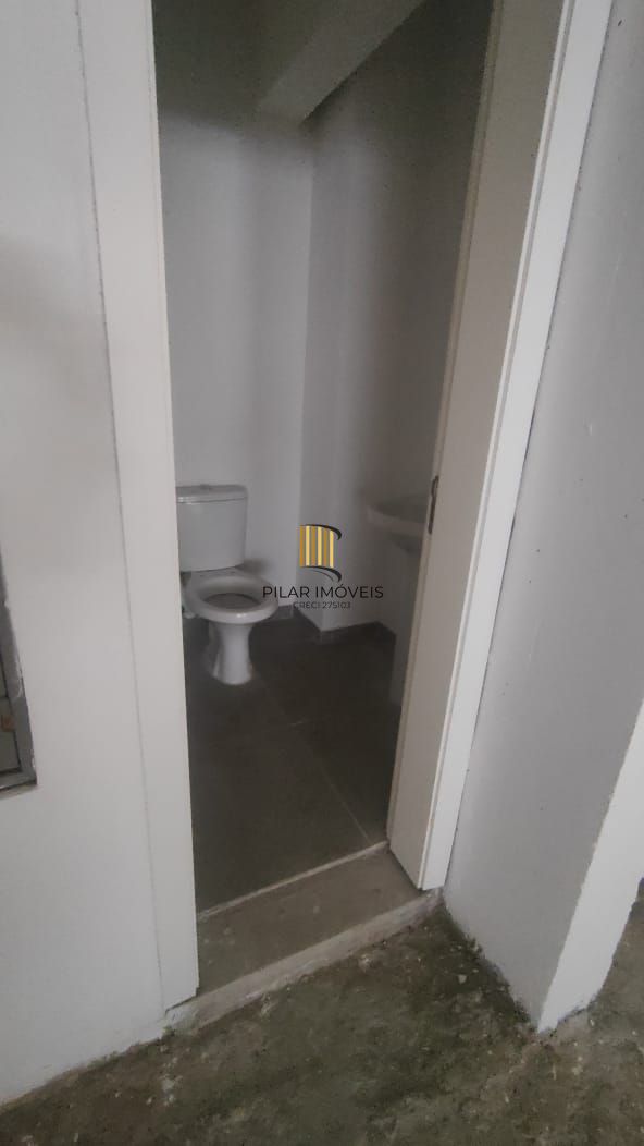 Vende loja ,com mezanino 180m², 2 banheiros