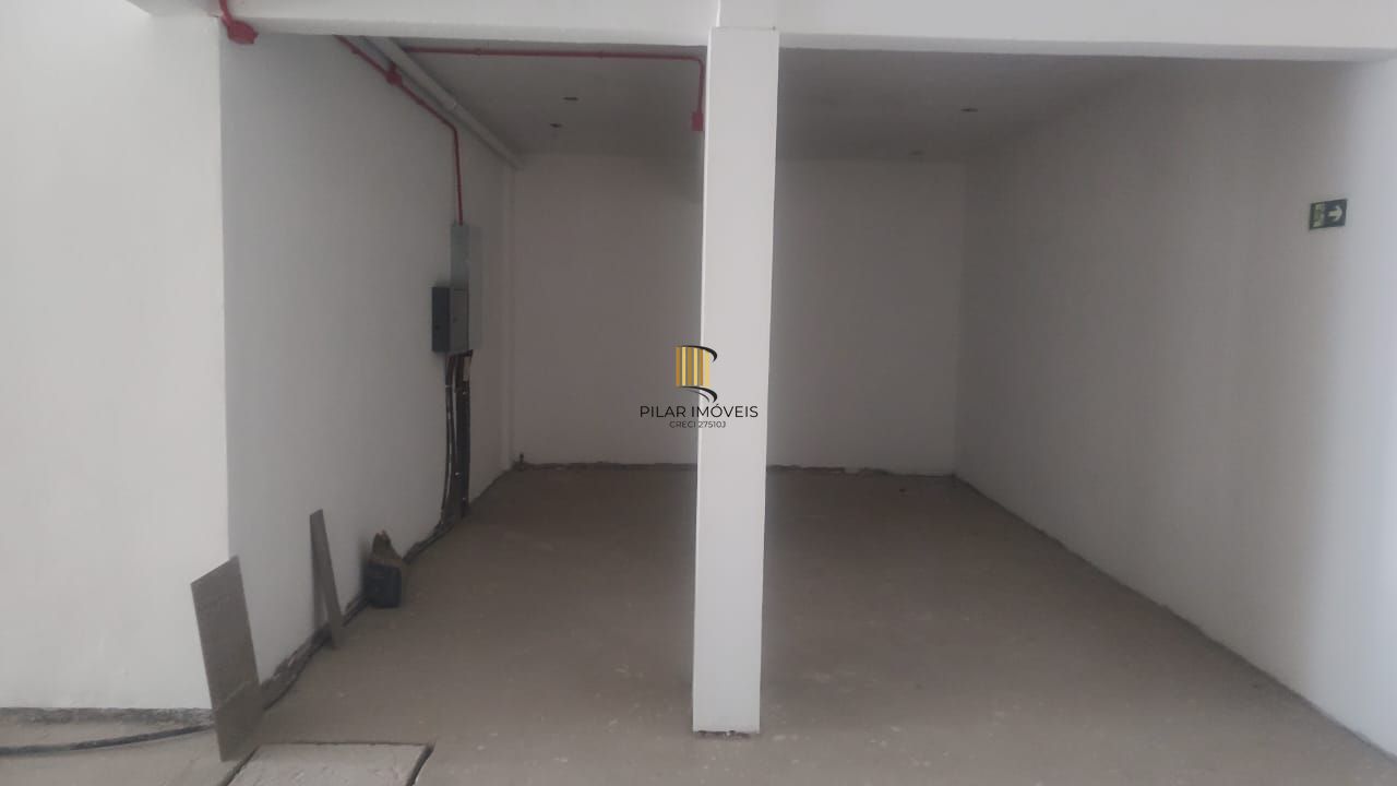 Vende loja ,com mezanino 180m², 2 banheiros