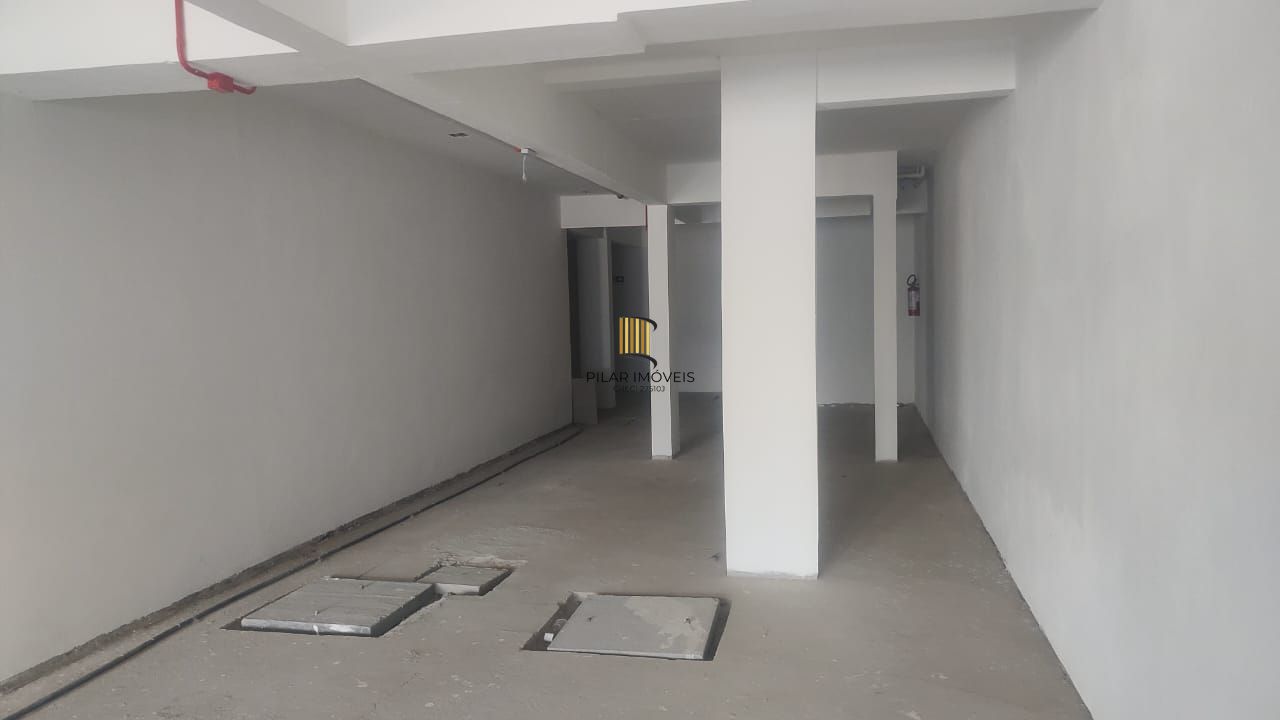 Vende loja ,com mezanino 180m², 2 banheiros