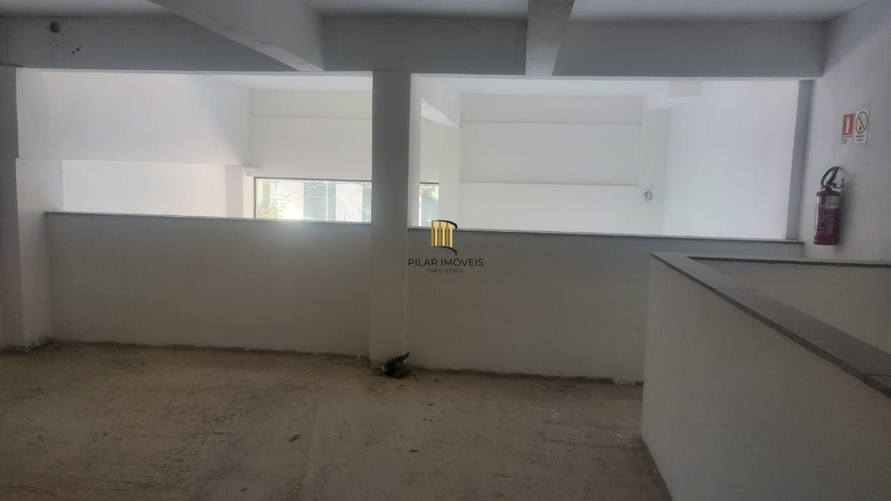 Vende loja ,com mezanino 180m², 2 banheiros