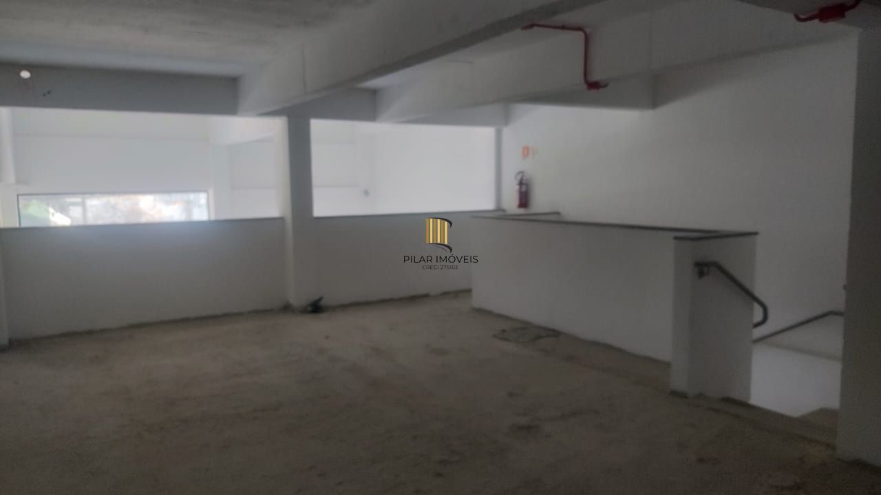 Vende loja ,com mezanino 180m², 2 banheiros