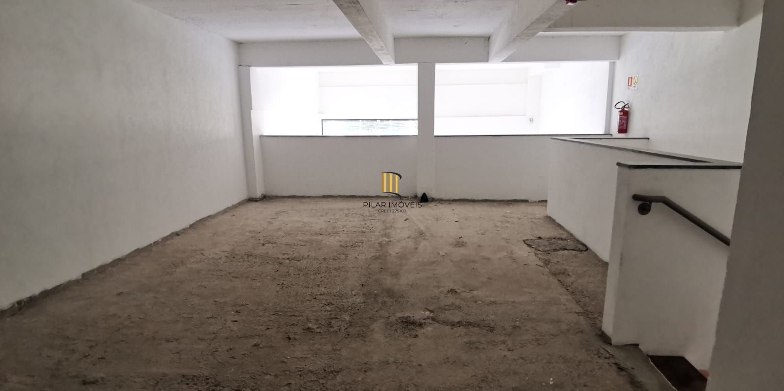 Vende loja ,com mezanino 180m², 2 banheiros