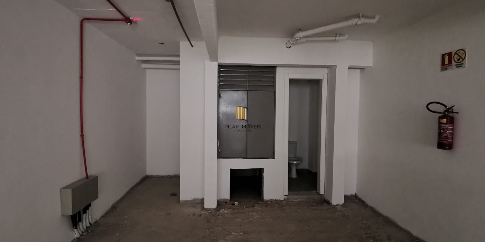 Vende loja ,com mezanino 180m², 2 banheiros