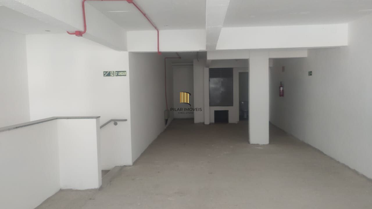 Vende loja ,com mezanino 180m², 2 banheiros