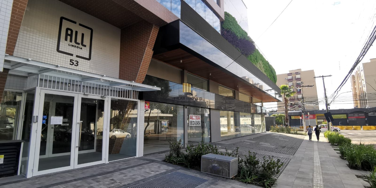 Vende loja ,com mezanino 180m², 2 banheiros