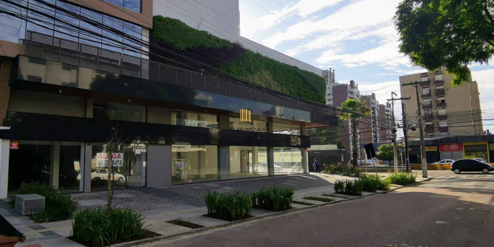 Vende loja ,com mezanino 180m², 2 banheiros