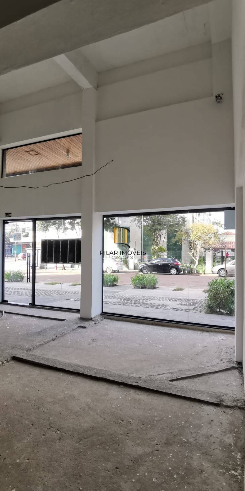 Vende loja ,com mezanino 180m², 2 banheiros