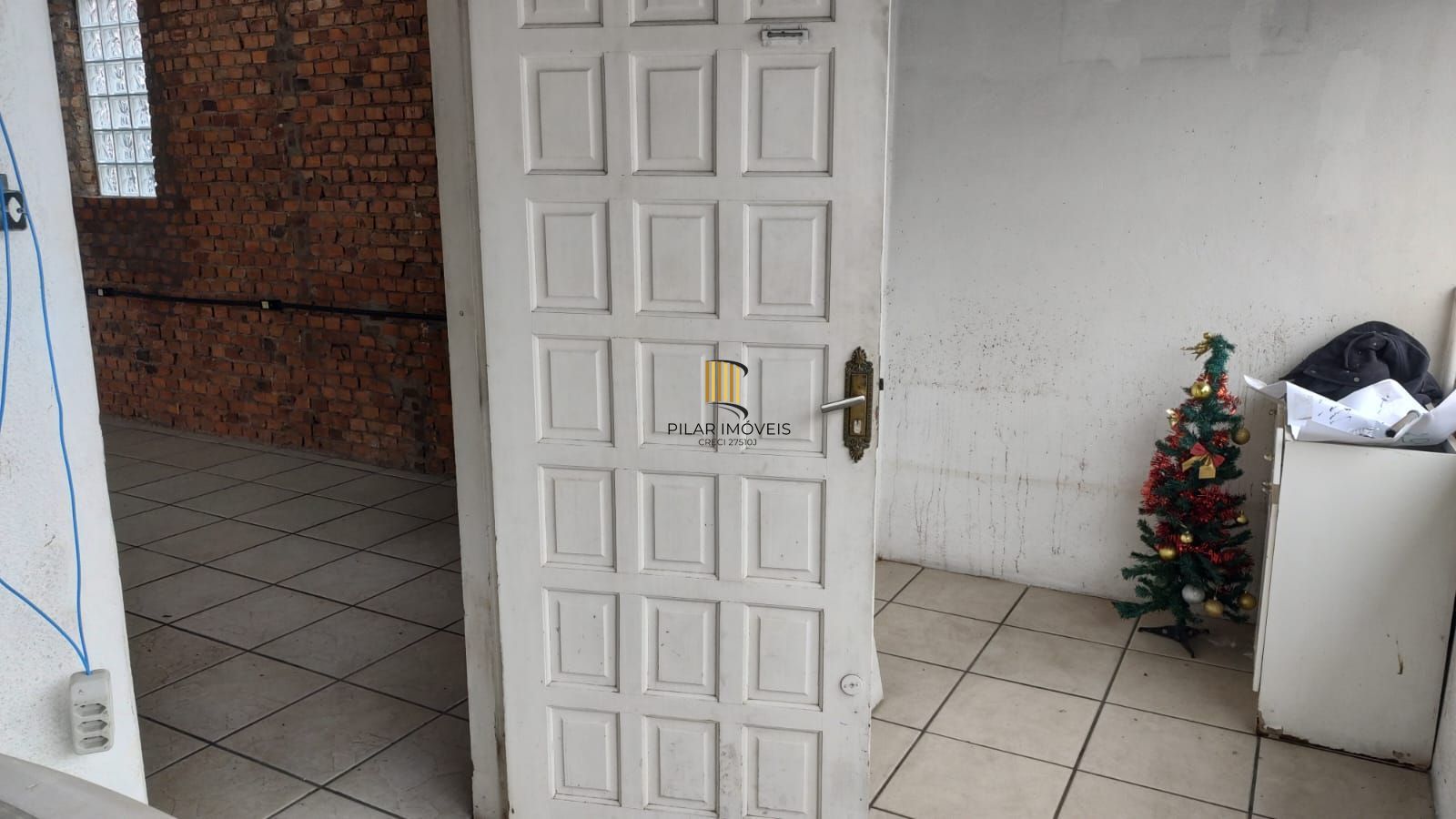 Vende casa comercial  podendo ser usado para vários seguimentos
