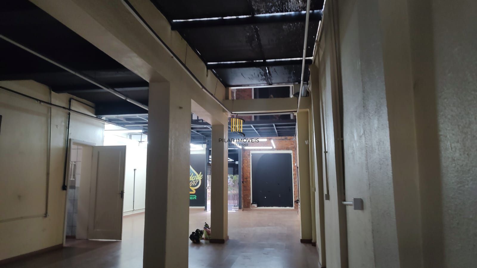 Vende casa comercial  podendo ser usado para vários seguimentos