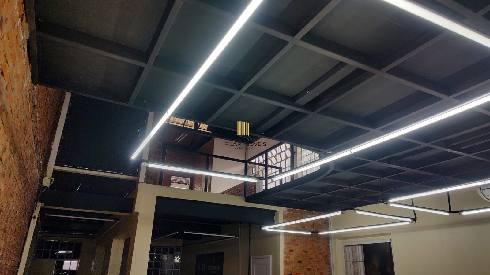 Vende casa comercial  podendo ser usado para vários seguimentos