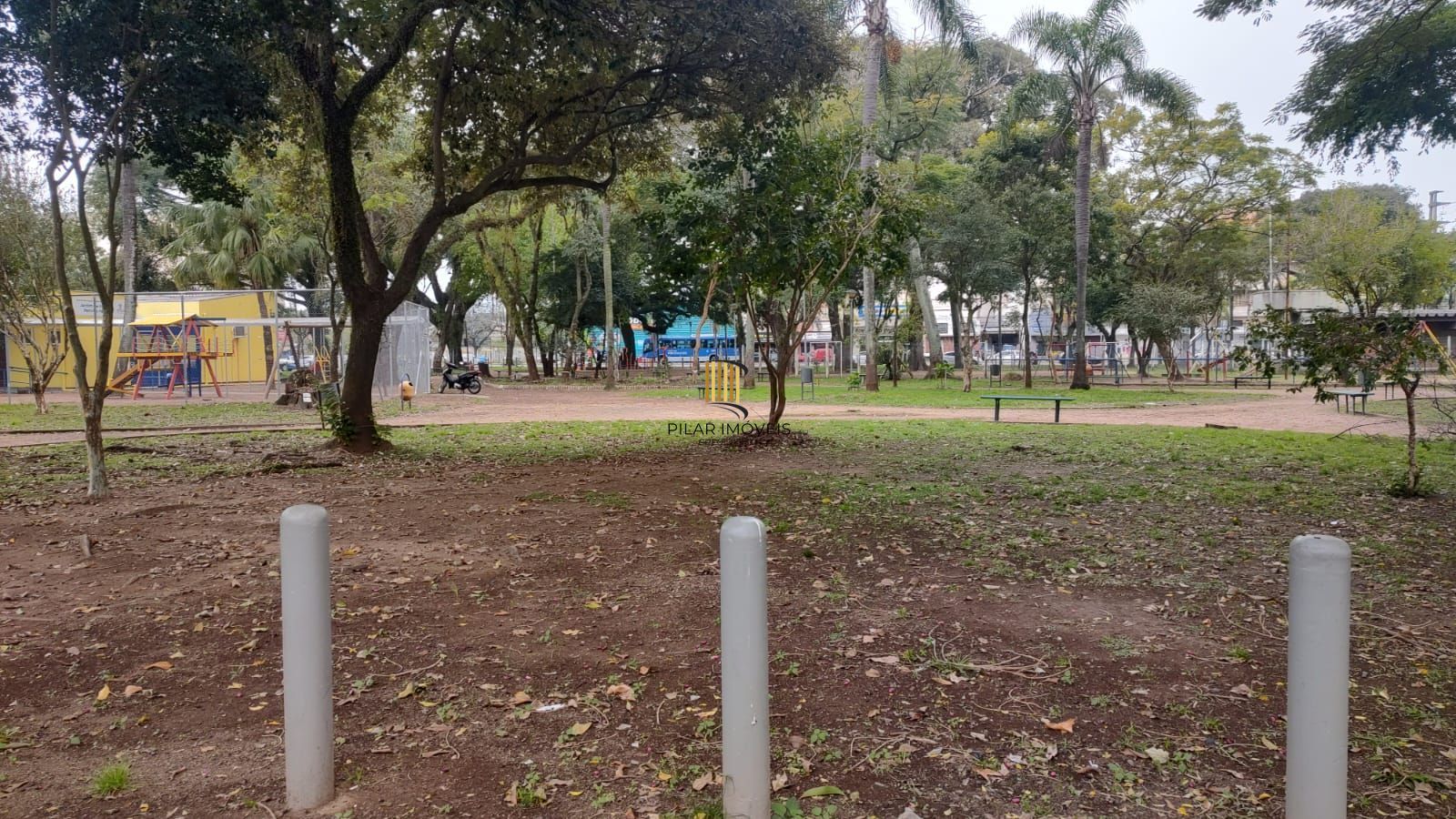 Vende casa comercial  podendo ser usado para vários seguimentos