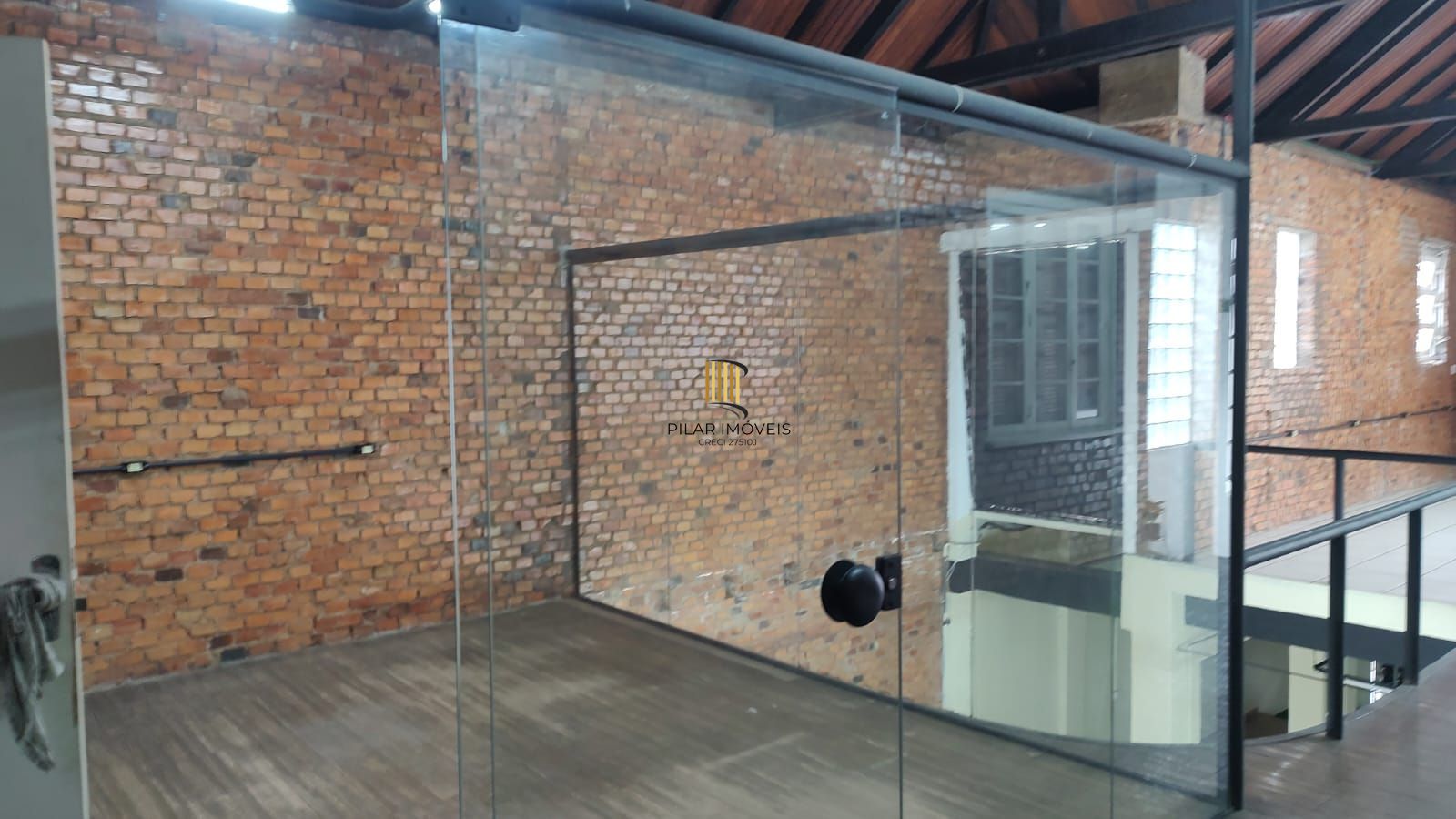 Vende casa comercial  podendo ser usado para vários seguimentos