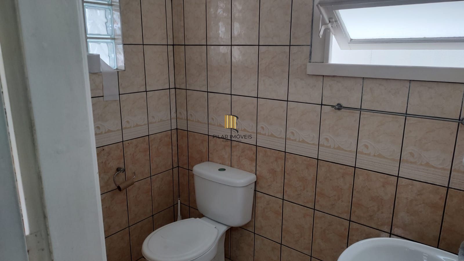 Vende casa comercial  podendo ser usado para vários seguimentos