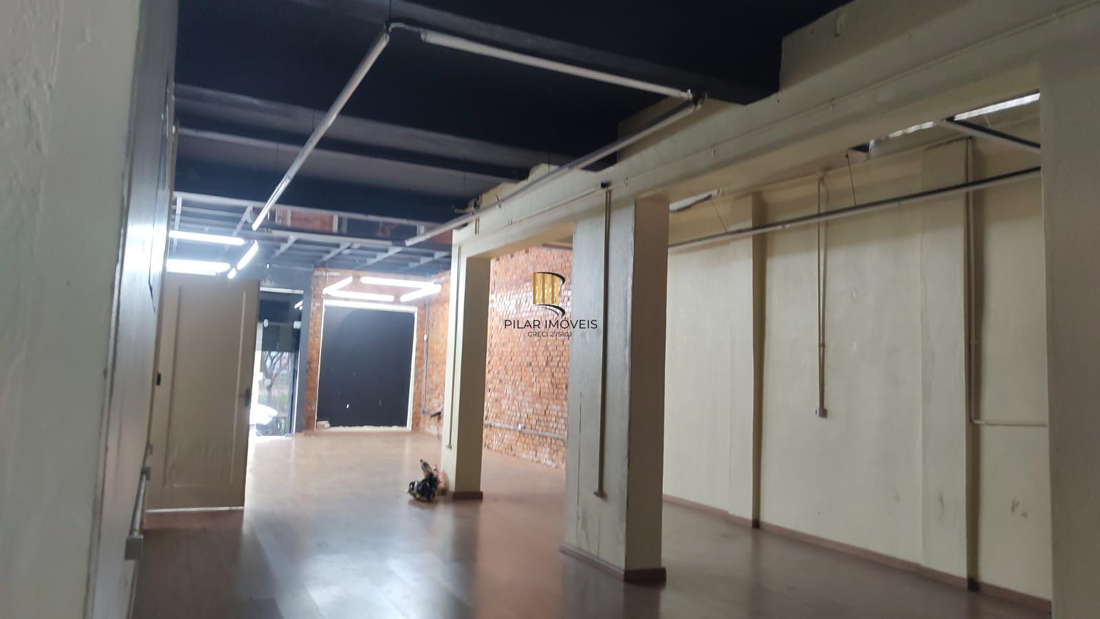 Vende casa comercial  podendo ser usado para vários seguimentos