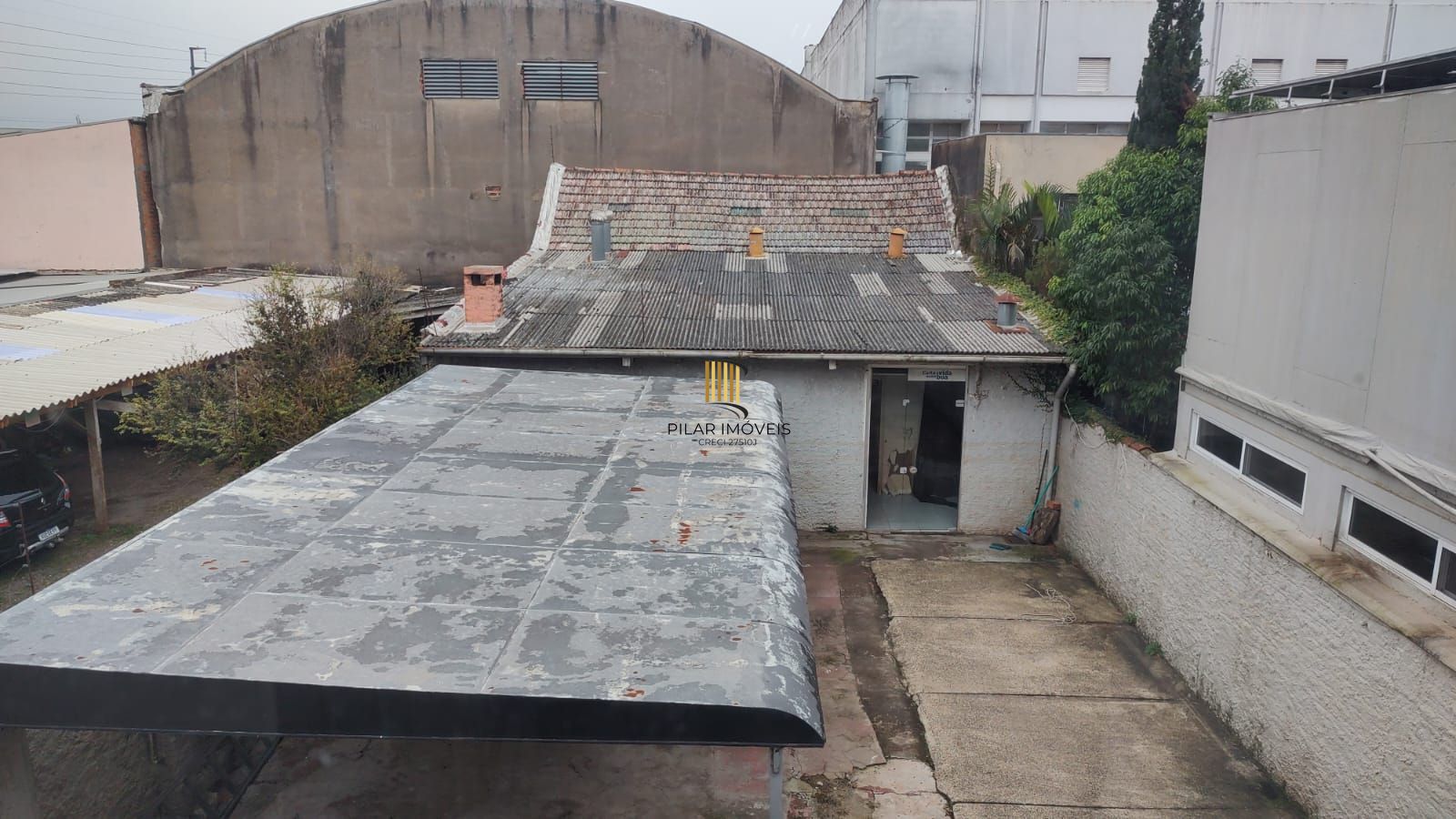Vende casa comercial  podendo ser usado para vários seguimentos