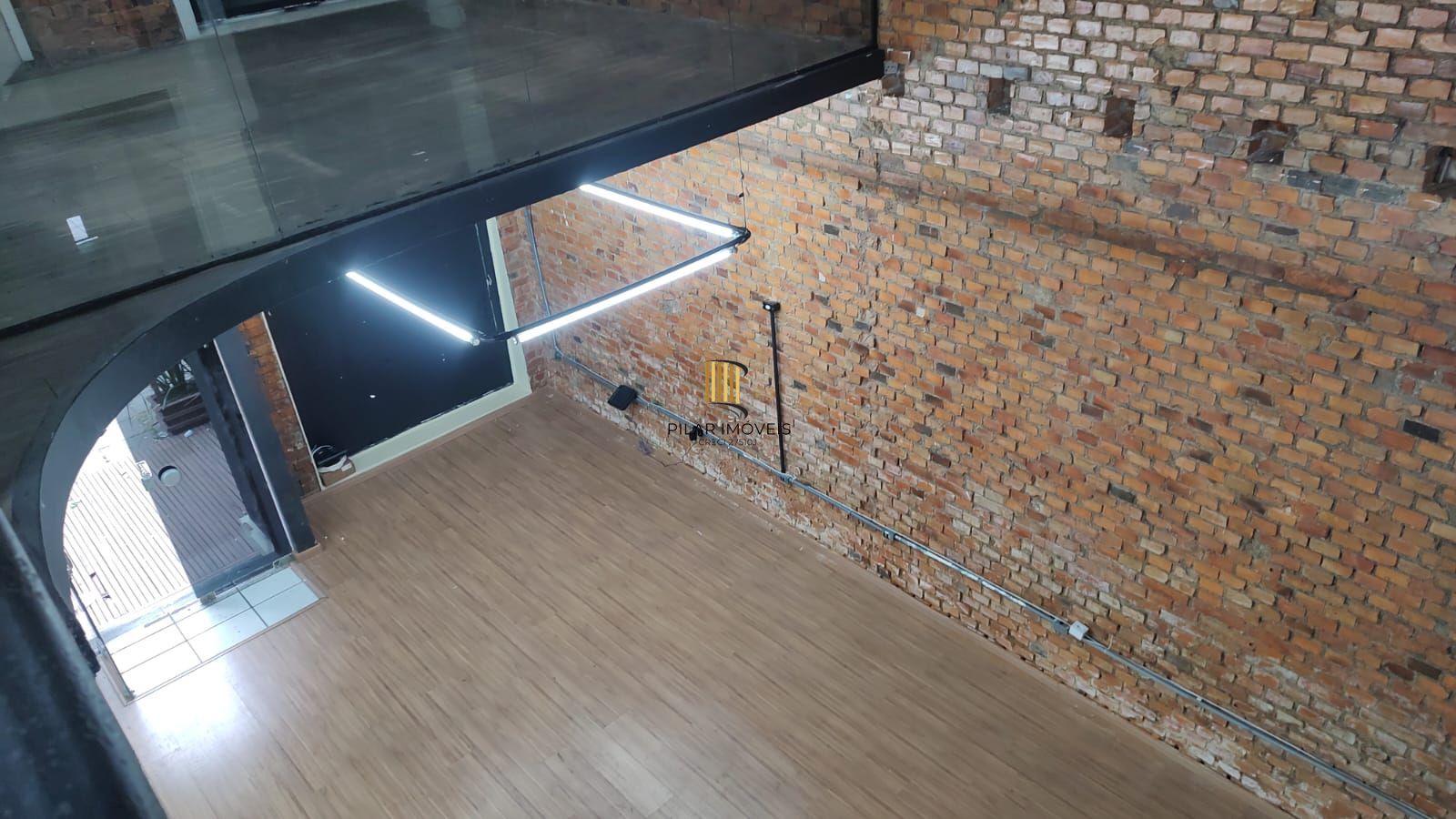 Vende casa comercial  podendo ser usado para vários seguimentos