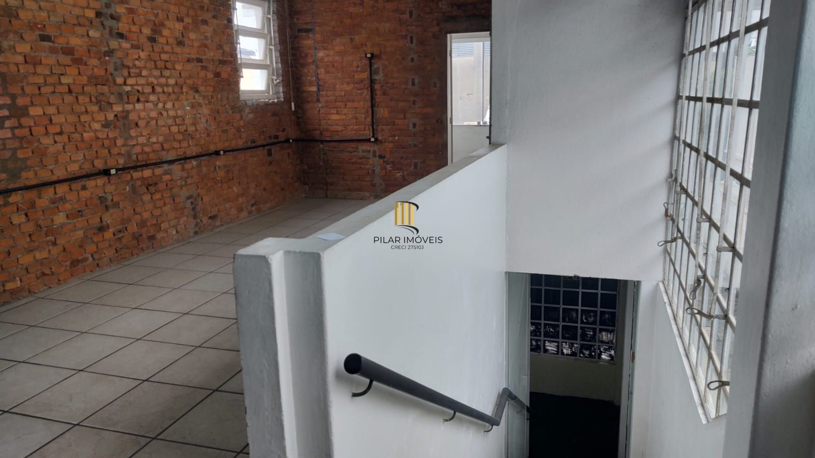 Vende casa comercial  podendo ser usado para vários seguimentos