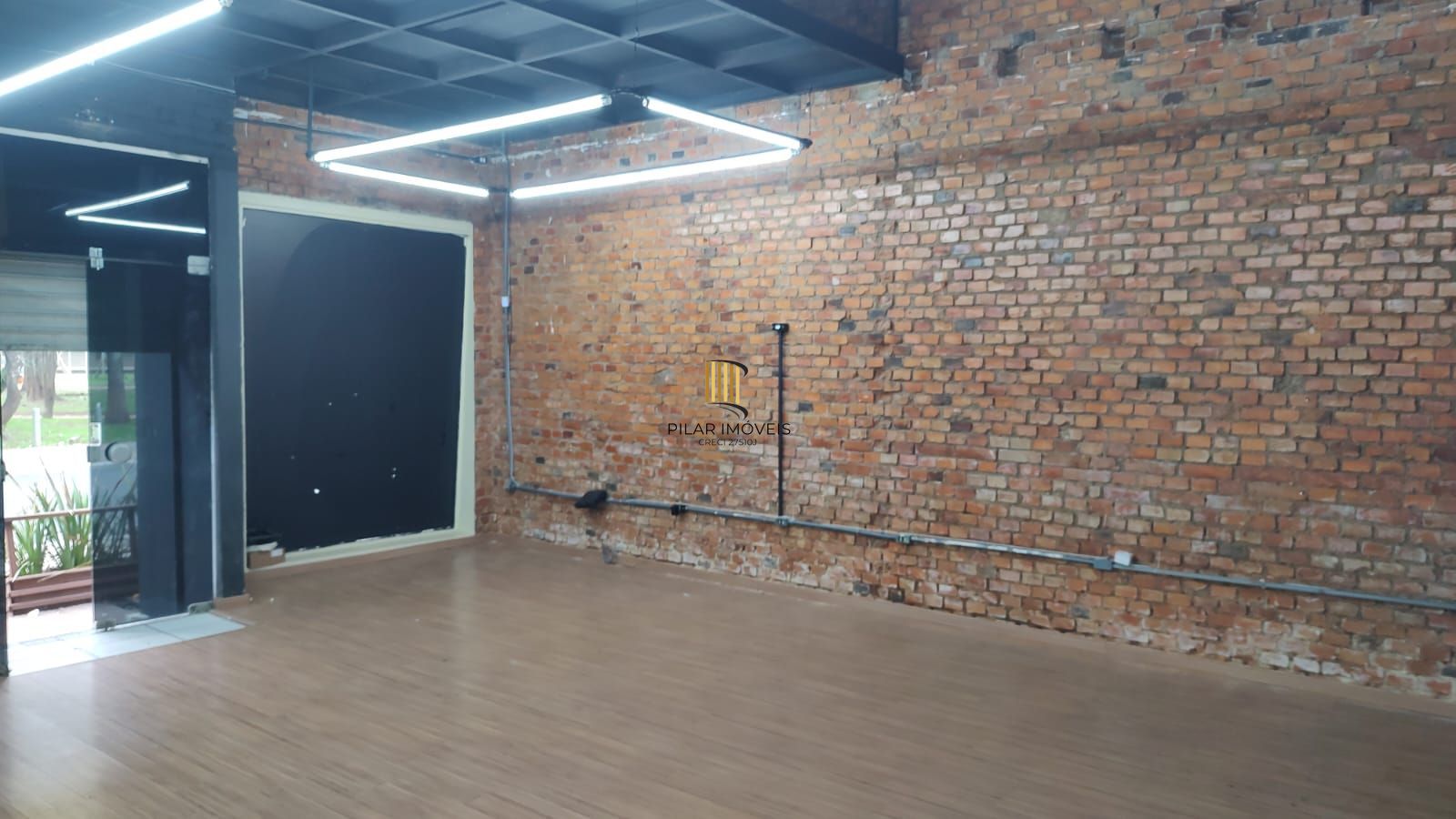 Vende casa comercial  podendo ser usado para vários seguimentos