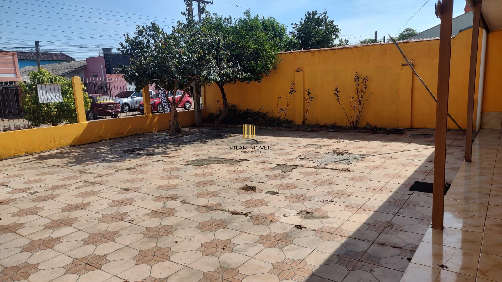 Vende casa com 84m² ,  2 dormitórios, terreno com 300m²