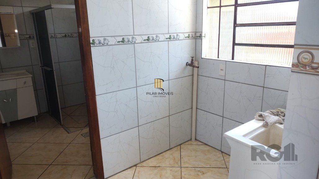 Vende casa com 84m² ,  2 dormitórios, terreno com 300m²