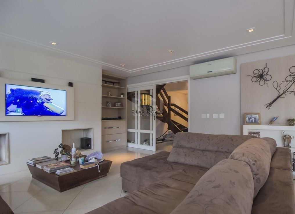 Casa Para Comprar  em condomínio com 5 quartos e 4 vagas no Jardim Botânico