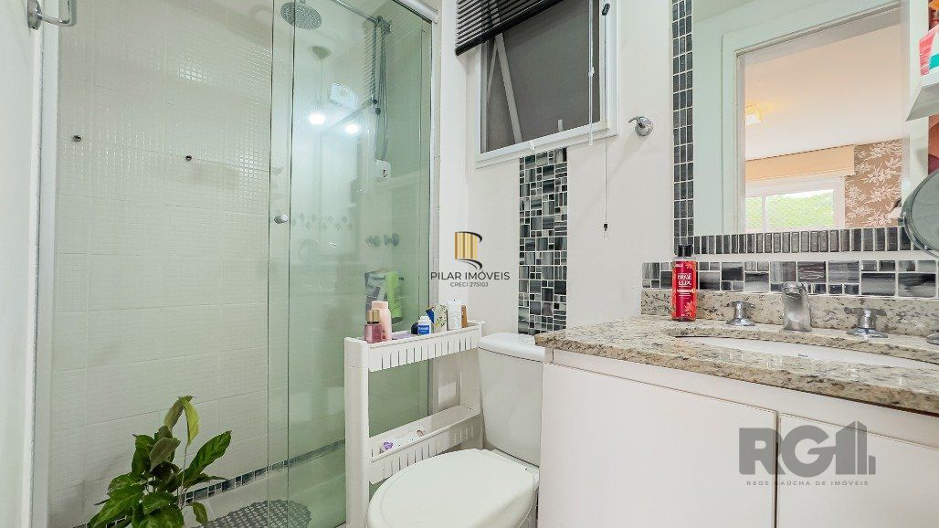 Apartamento a venda no bairro Passo da Areia com dois dormitórios.