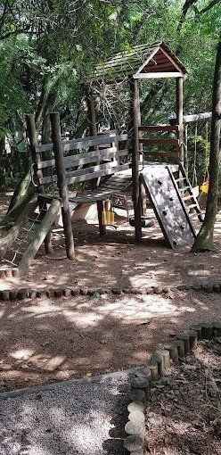 vende exelente casa com 442m² , 4 dormitórios Suíte, garagem para 4 carros