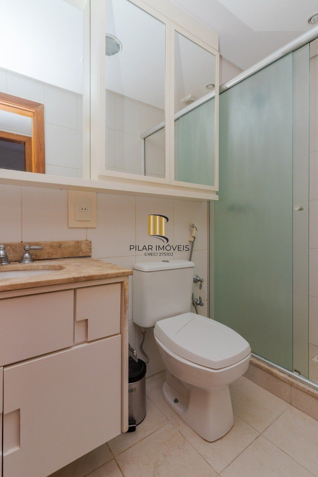 Charmoso apartamento semimobiliado no bairro Bela Vista