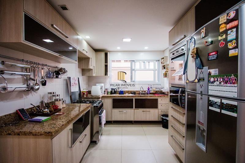 Casa Para Comprar  em condomínio com 5 quartos e 4 vagas no Jardim Botânico