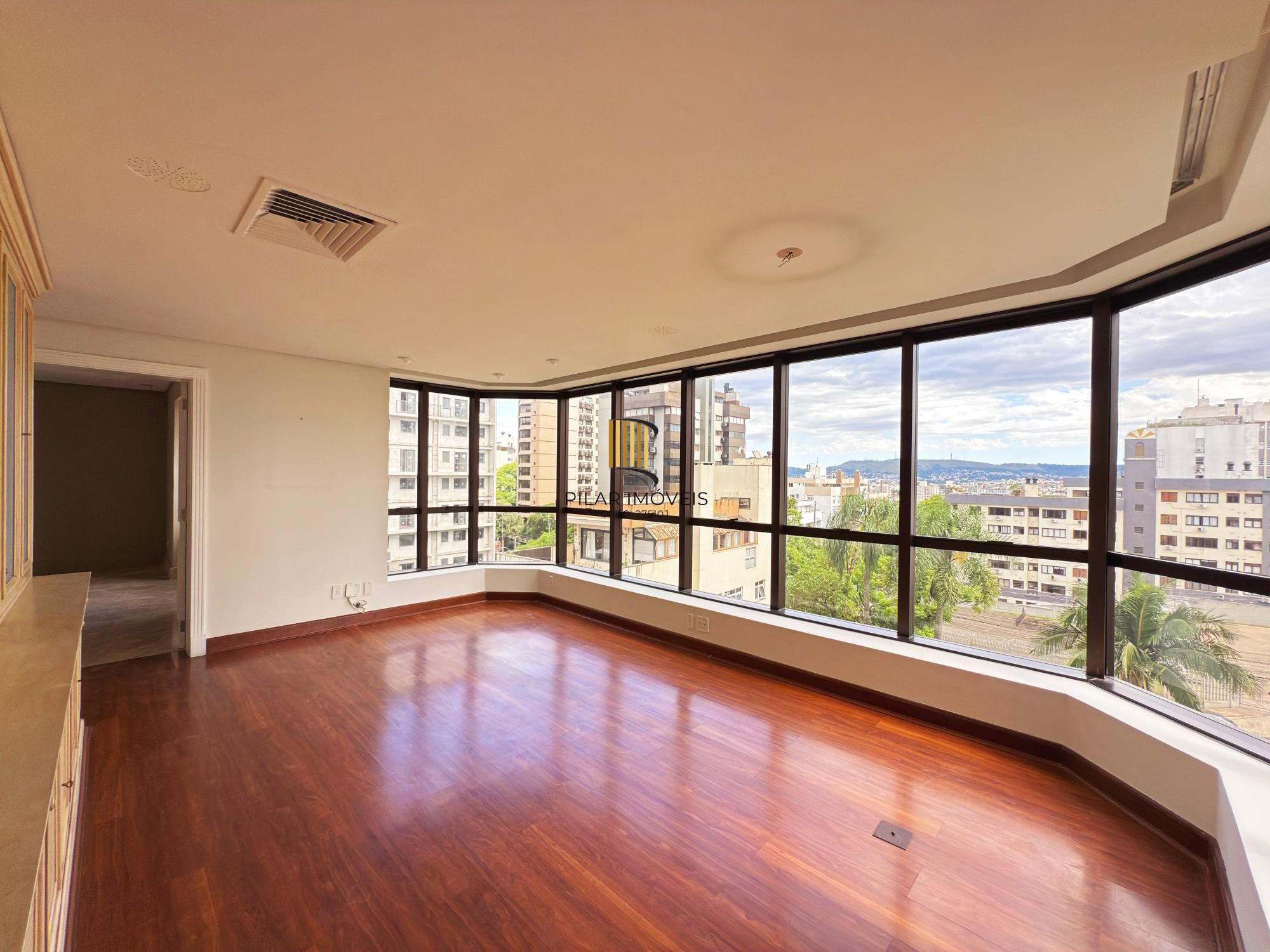 Apartamento com Lareira | Churrasqueira | 3 Suítes | Bairro Petrópolis